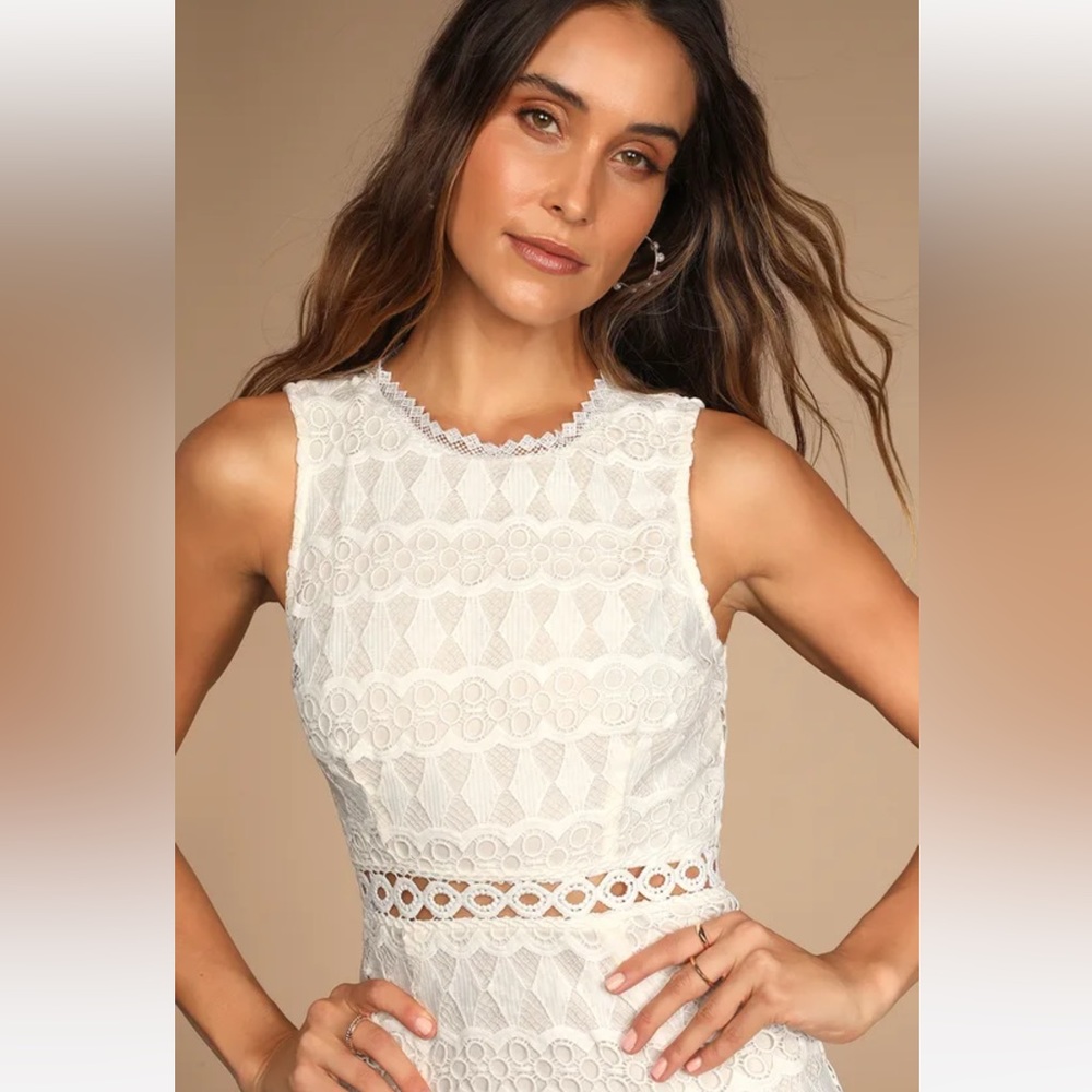 Lulu’s - Kenna White Crochet Lace Sleeveless
Bodycon Dress